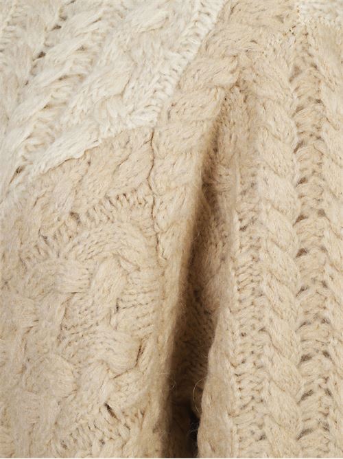 Maglia beige di MARANT ETOILE caratterizzata da patchwork di maglia mista,finiture a coste, orslo asimmetrico e girocollo. MARANT ETOILE | 25APU0701FAC3L04E90BE
